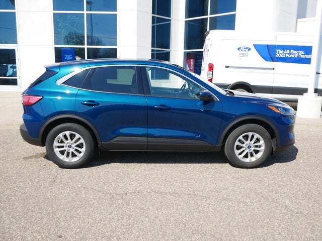 Used 2020 Ford Escape SE with VIN 1FMCU9G64LUC00422 for sale in New Brighton, Minnesota