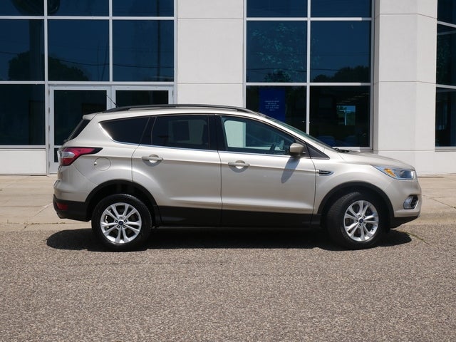 Used 2018 Ford Escape SE with VIN 1FMCU9GD5JUA43186 for sale in New Brighton, Minnesota