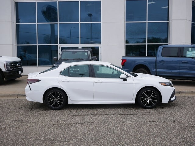 Used 2021 Toyota Camry SE Nightshade with VIN 4T1G11AKXMU587321 for sale in New Brighton, Minnesota