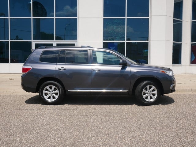 Used 2013 Toyota Highlander  with VIN 5TDBK3EH1DS252457 for sale in New Brighton, Minnesota